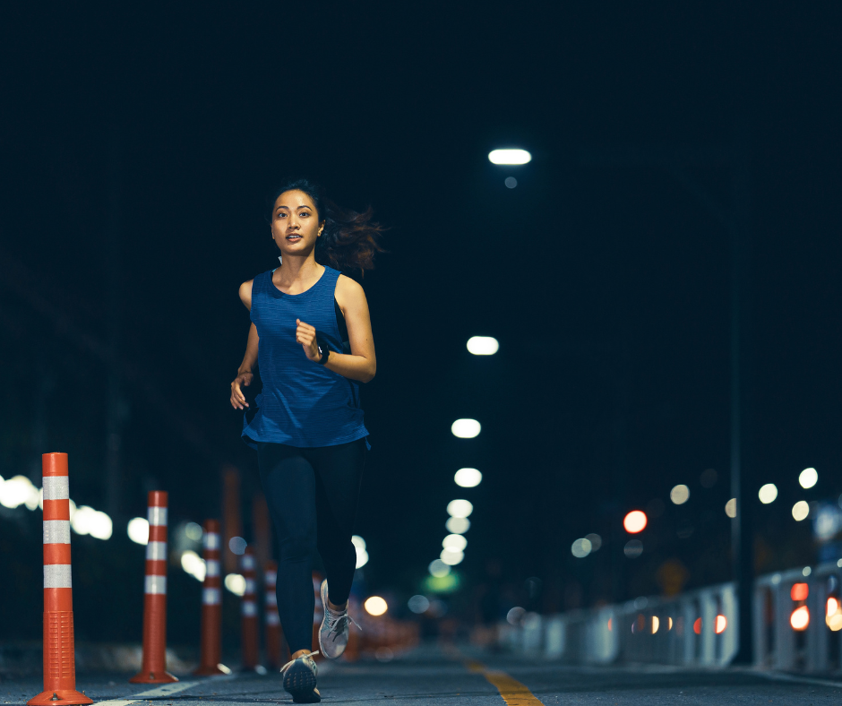 Gördülj az álomba: hogyan segíthet az esti mozgás a jobb alvásban