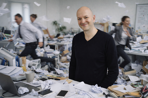 Mosolyogva a káosz közepén: hogyan oldd meg a problémáidat feszültség nélkül